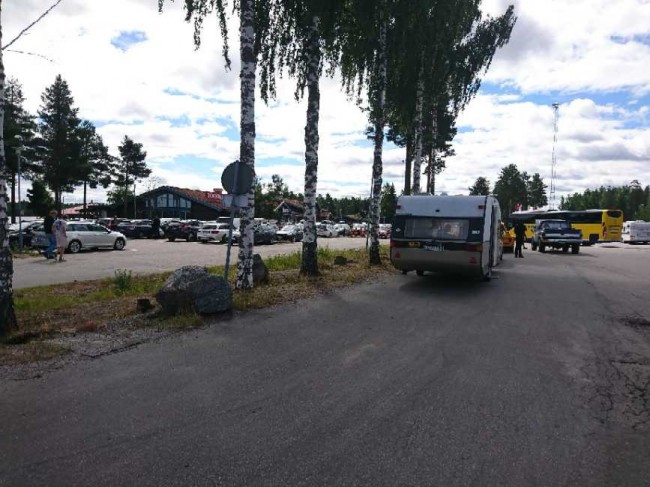 Full parkering i Tönnebro